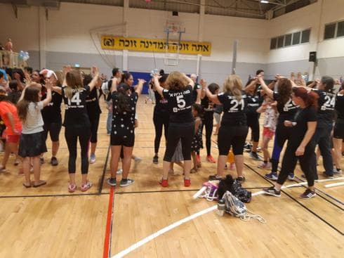 מחוברות. אירוע פתיחת העונה של "מאמאנט" ראש העין. צילום: איילת שמואלי גפן