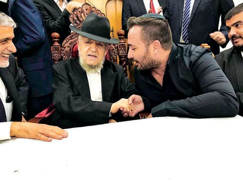 (מימין) ישראל חניה עם הרב מאזוז. צילום: פרטי (גיליון 26.10.18)