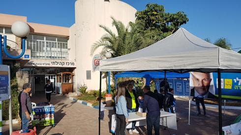 הקלפי ברחוב הראשונים בגבעת אולגה | צילום: איתמר רותם