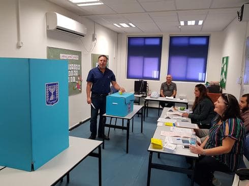 איל פביאן בקלפי | צילום: פרטי