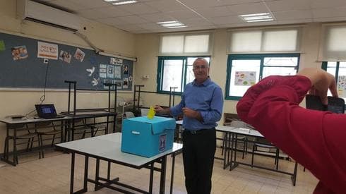 הרצל קרן מצביע | צילום: יח"צ