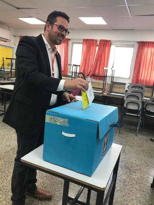 ניסן בן חמו מצביע. צילום: מטה ניסן בן חמו