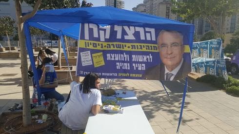 דוכן של הרצל קרן | צילום: ניר איסקוב