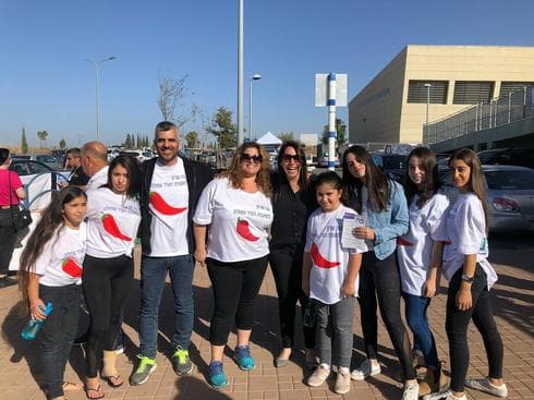 המועמדת למועצת העיר עפולה נגה שרון ותומכים (צילום: אלבום פרטי)
