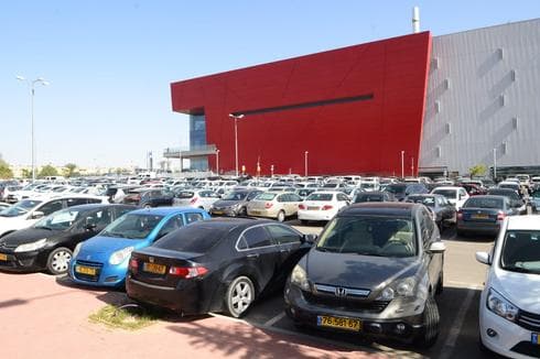 חניון הגרנד קניון מלא. צילום: הרצל יוסף