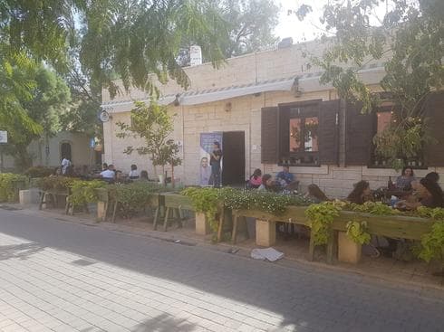 פעילי המטות בהפסקה בקפה 'לולה'. צילום: יעקב לוי