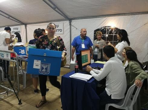קבלת קלפיות באר שבע. צילום: דניאל כהן