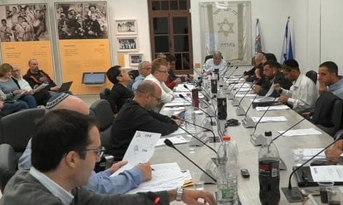 ישיבת מועצה בחדרה | צילום: מסך