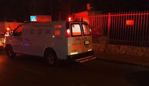 הדקירה ברחוב שח"ל | צילום: דוברות מד"א