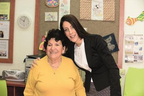 טל אוחנה וסבתא זוהרה. צילום: הרצל יוסף