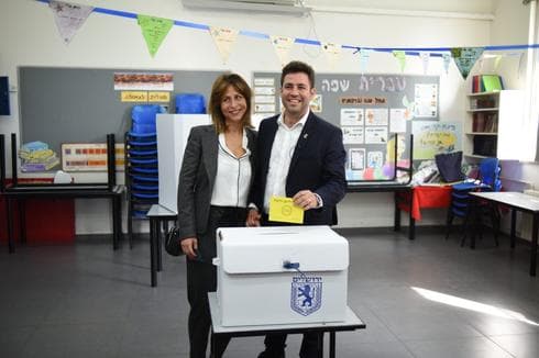 ברקוביץ מצביע. צילום: יואב דודקביץ'