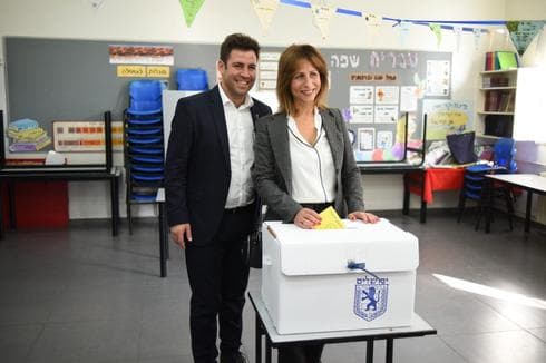 עופר ודינה ברקוביץ׳ מצביעים היום. צילום: יואב דודקביץ׳