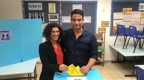 אמיר כוכבי מצביע | צילום: באדיבות המטה