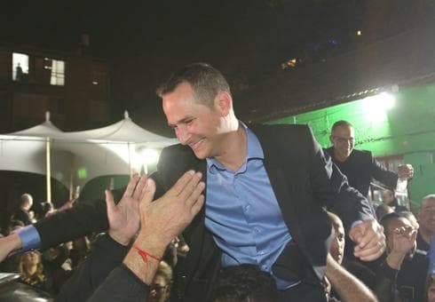 קינסטליך נישא על כפיים | צילום: אבי מועלם