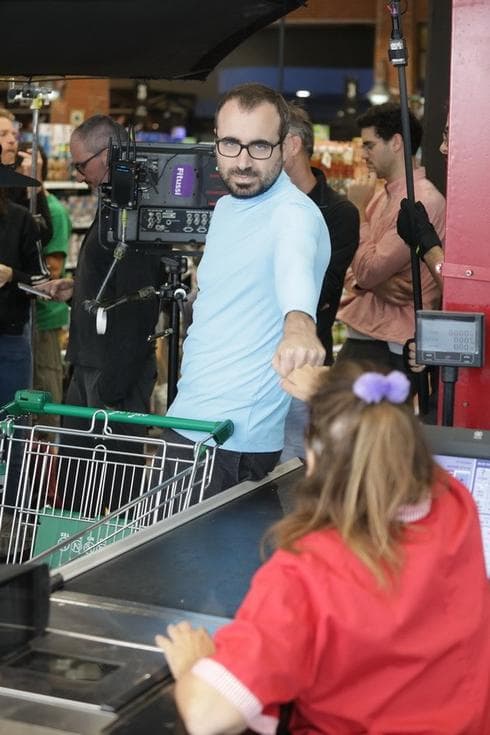 רועי כפרי על הסט | צילום: רפי דלויה