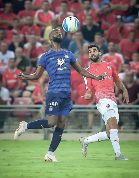 חן עזרא (מימין) מול אלי דסה. צילום: עוז מועלם חן עזרא (מימין) מול אלי דסה. צילום: עוז מועלם