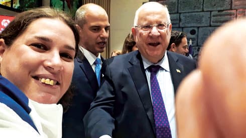 סיון סגל והנשיא ריבלין. צילום פרטי (גיליון 30.11.18)