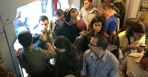 צפיפות ברכבת מהקריות. צילום: פרטי 