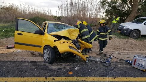 תאונה בכביש 2410. צילום: דוברות כבאות והצלה נגב