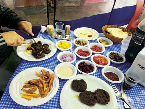 "סבבא שלמה". "בדרך כלל זה מקום של לקוחות קבועים" | צילום: אשר קשר