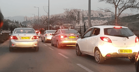 הפקקים בכניסה להר חומה. צילום: עומרי ריצ'מונד