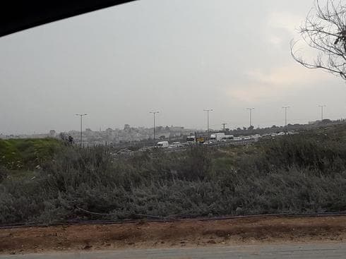 הפקקים בכניסה להר חומה. צילום: דלית גהן