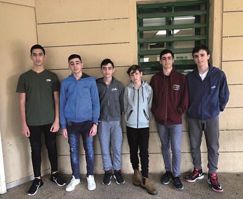 התלמידים-מורים."התלמידים המבוגרים שלנו מרגשים אותנו"