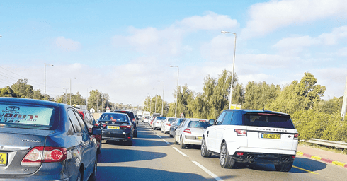 פקק בדרך לבאר שבע. צילום: ענר חיים