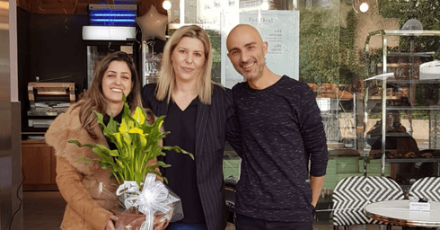 מנהלת השיווק של הקניון לינור דדון עם לילך ועודד דהן | צילום: באדיבות קניון ערים