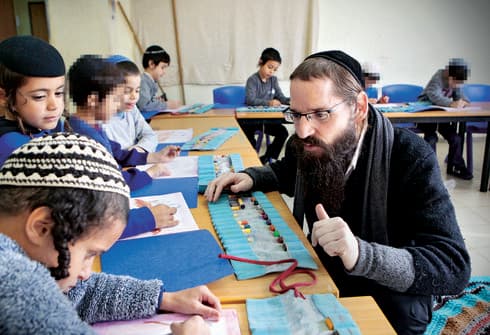 "ישתתף במיצ"ב באופן מלא". הרב אחימאיר בבית ספר 'בארי בשדה' | צילום: אבי מועלם "ישתתף במיצ"ב באופן מלא". הרב אחימאיר בבית ספר 'בארי בשדה' | צילום: אבי מועלם