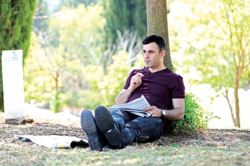 בנו. "כושר מילולי ויצירתיות" | צילום: מנחם קאליש