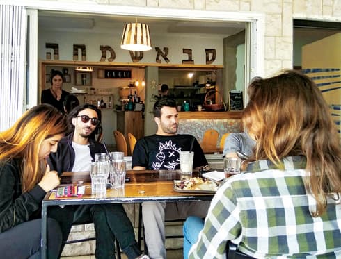   הסטודנטים שלא נסעו הביתה | צילום: אשר קשר