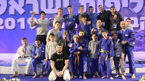 כל משפחת מועדון עצמה ג'ודוקאן חוגגת את הזכייה. צילום: יואב שמטוב