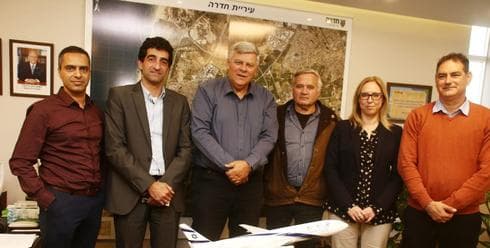 ראשי הרשויות במפגש המאבק נגד שדה התעופה | צילום: דוברות עיריית חדרה ראשי הרשויות במפגש המאבק נגד שדה התעופה | צילום: דוברות עיריית חדרה