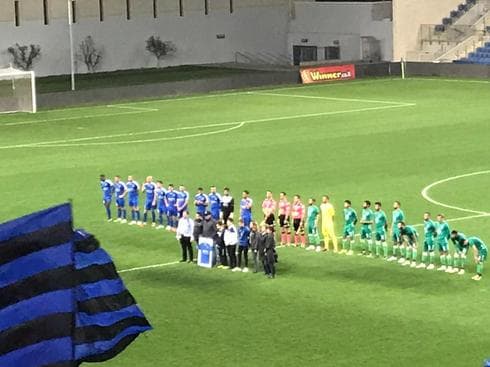 משפחת רוזנצוויג על כר הדשא בטקס לזכר אבי המשפחה משפחת רוזנצוויג על כר הדשא בטקס לזכר אבי המשפחה
