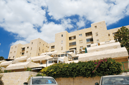 העלייה לא מפסיקה. בניין ברמת שרת. צילום: שלומי כהן