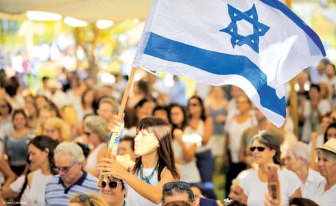 יהלומה זכות בהפגנה מטעם "נשים עושות שלום". צילום: אריאן ליטמן (גיליון 01.03.19)
