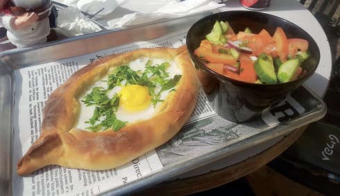  מדייקים בטעמים ובזמן האפייה של הבצקים | צילום: אשר קשר
