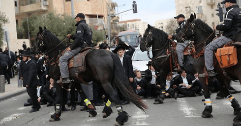 הפגנות החרדים. צילום: אלכס קולומויסקי