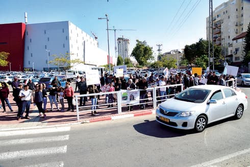 הפגנה נגד מגדלי הגרנד קניון בבאר שבע, הרצל יוסף