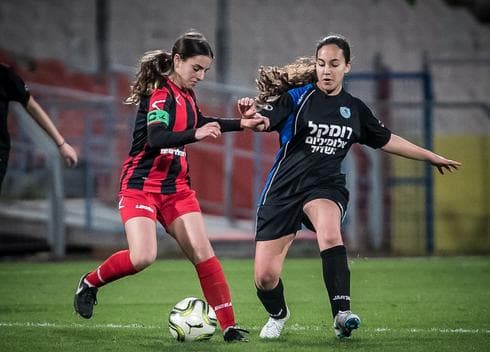 הפועל קטמון שירה בנקי | צילום: ההתאחדות לכדורגל - עודד קרני הפועל קטמון שירה בנקי | צילום: ההתאחדות לכדורגל - עודד קרני