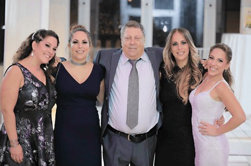ג'קי ז"ל ובנותיו. "היתה לו אהבה לאוכל". צילום: מהאלבום הפרטי ג'קי ז"ל ובנותיו. "היתה לו אהבה לאוכל". צילום: מהאלבום הפרטי