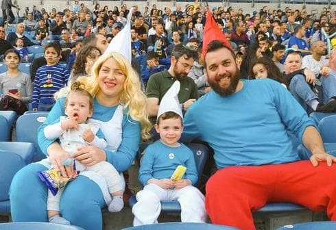 משפחת דרדספדר בהרכב מלא ביציע. צילום: פרטי