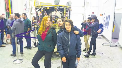 עם האחים בארי ונעמה בשיגור 'בראשית' | צילום פרטי