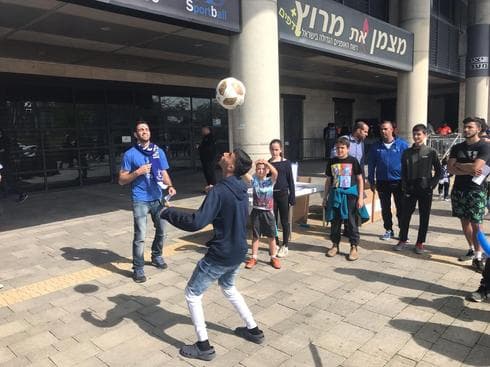 ישי, מלך תחרות הנגיחות ע"ש נחום סטלמך ז"ל, בפעולה ישי, מלך תחרות הנגיחות ע"ש נחום סטלמך ז"ל, בפעולה