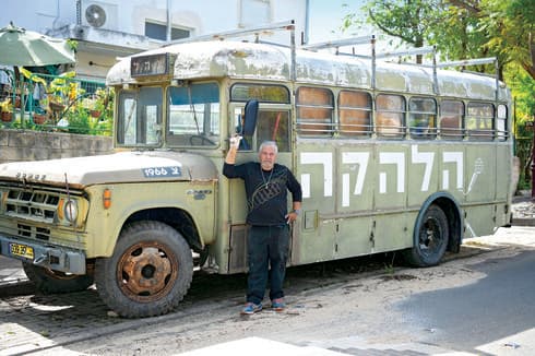 יונה מוכתר. "השוטר היה מת להיפטר ממנו, אני הייתי מת לקנות, וככה יצא" | צילום: יאיר שגיא