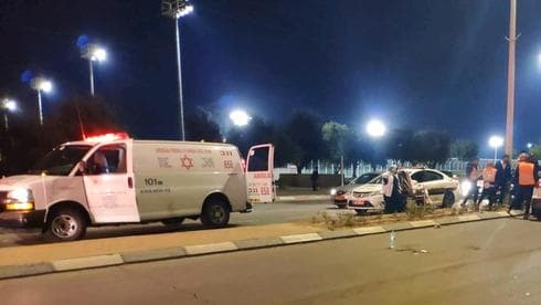 תאונה, רחוב אצ"ל באר שבע. צילום: דוברות מד"א