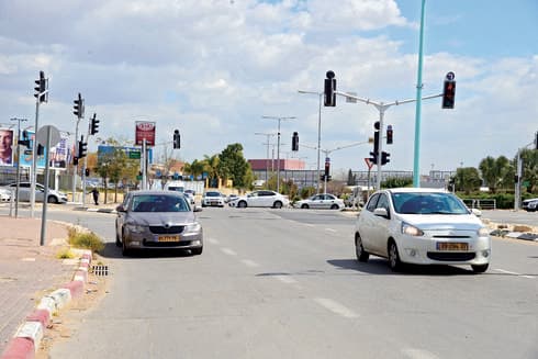 צומת הרחובות גרשפלד - שדרות רוטשילד - זלמן שז"ר. צילום: הרצל יוסף