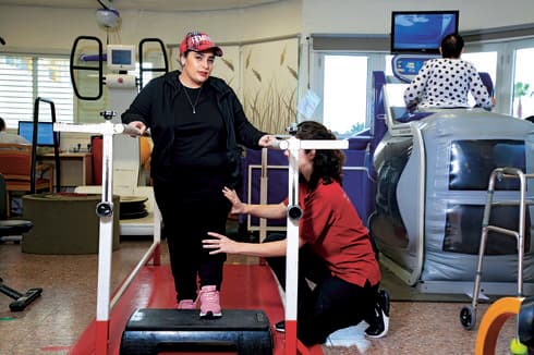 בפיזיותרפיה בבית החולים השיקומי רעות. "אפילו לשירותים לא יכולתי ללכת" | צילום: ריאן