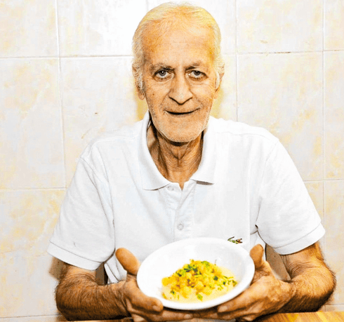 עבד א־רחמן במסעדה. "אהב את מה שהוא עשה" | צילום: מהאלבום המשפחתי עבד א־רחמן במסעדה. "אהב את מה שהוא עשה" | צילום: מהאלבום המשפחתי